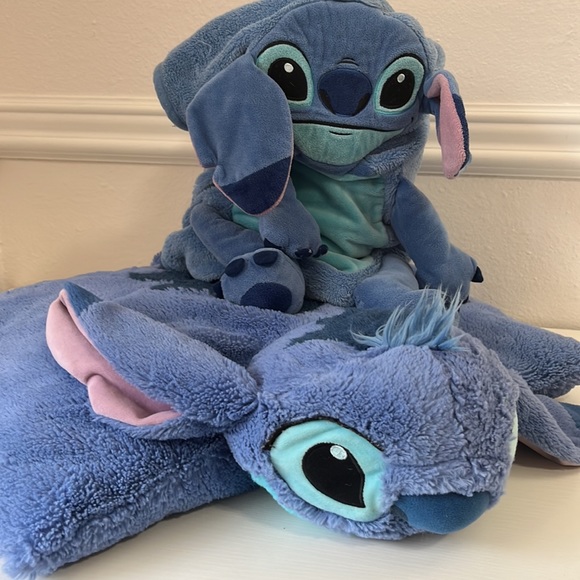 Disney stitch pillow pet and matching blanket